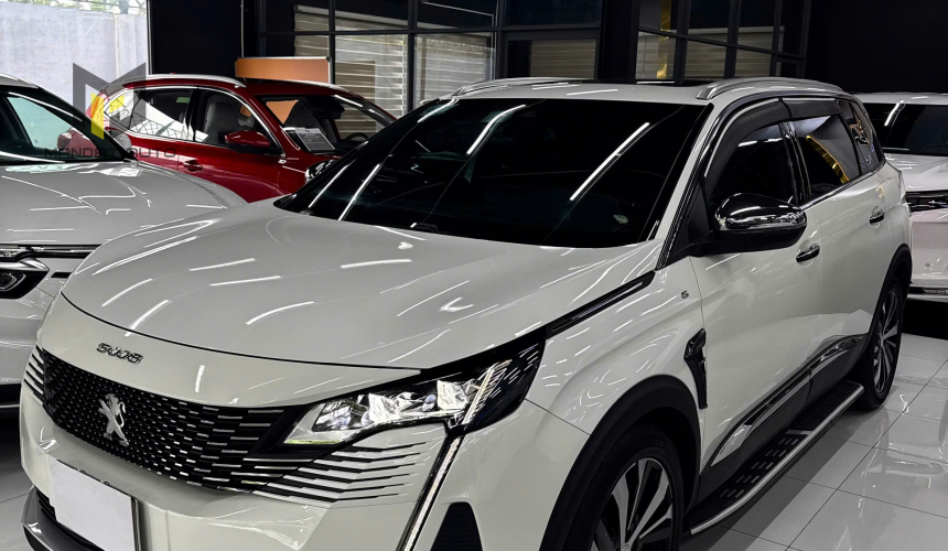 PEUGEOT 5008 - GT 1.6AT - 2024