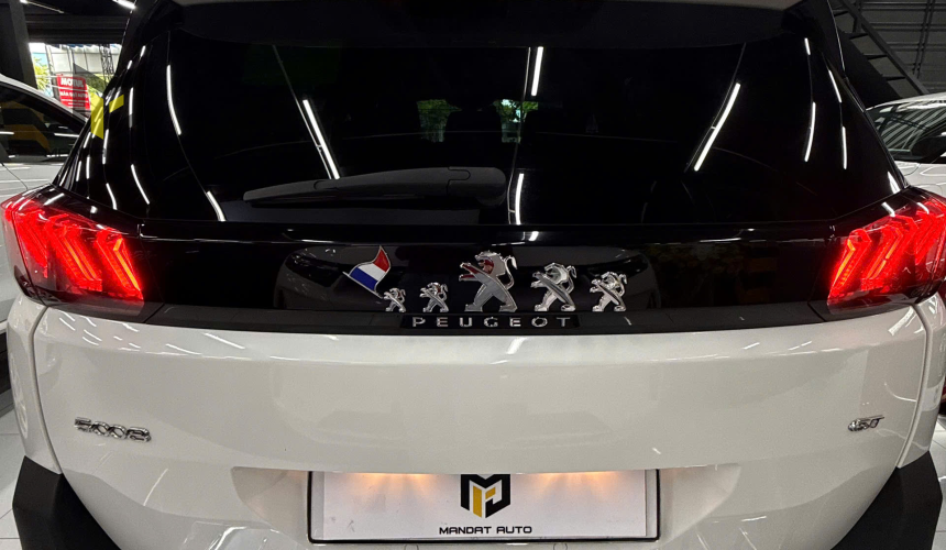 PEUGEOT 5008 - GT 1.6AT - 2024