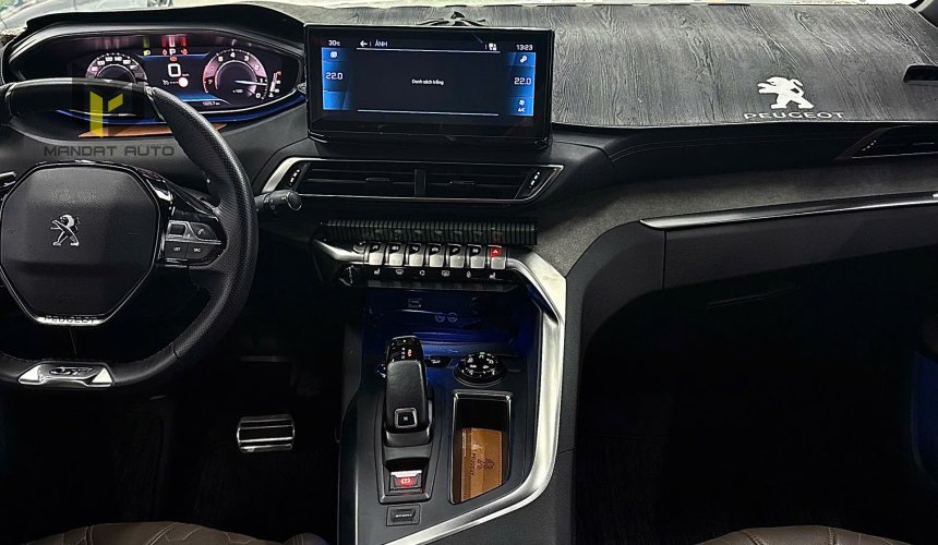 PEUGEOT 5008 - GT 1.6AT - 2024