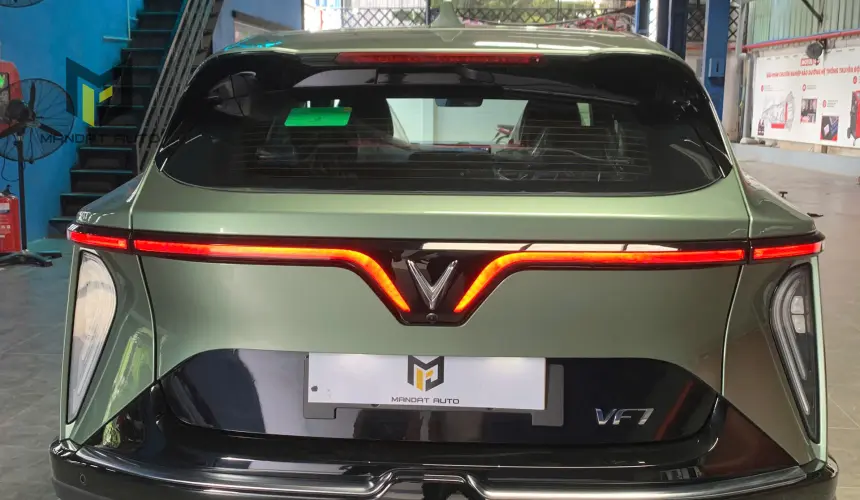 VINFAST VF7 - PLUS FWD - 2025