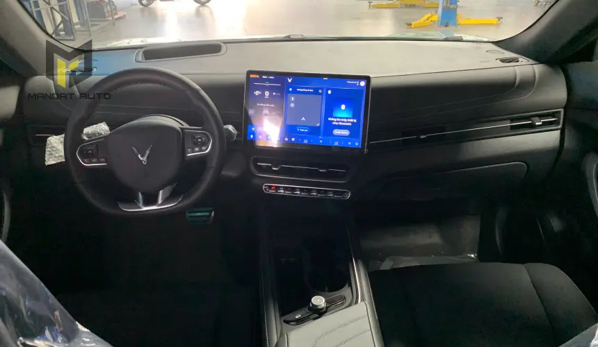 VINFAST VF7 - PLUS FWD - 2025