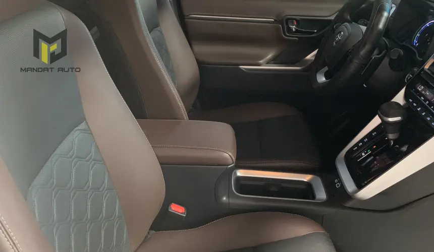 TOYOTA INNOVA CROSS HYBRID - 2025