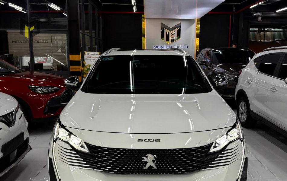PEUGEOT 5008 - GT 1.6AT - 2024