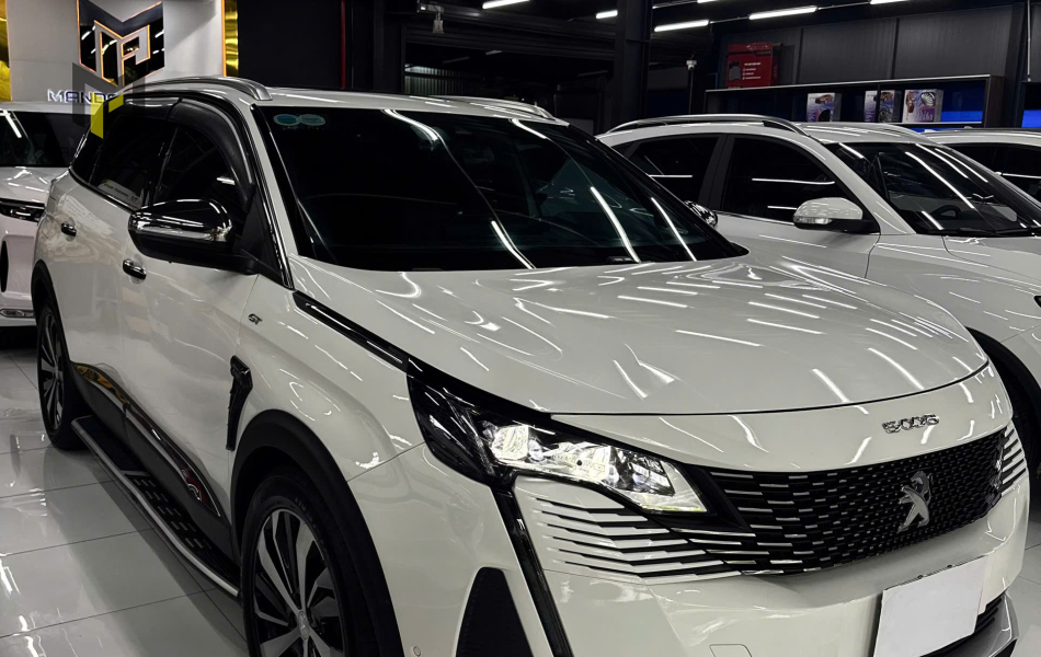 PEUGEOT 5008 - GT 1.6AT - 2024