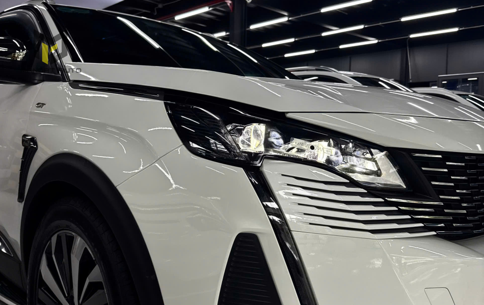 PEUGEOT 5008 - GT 1.6AT - 2024