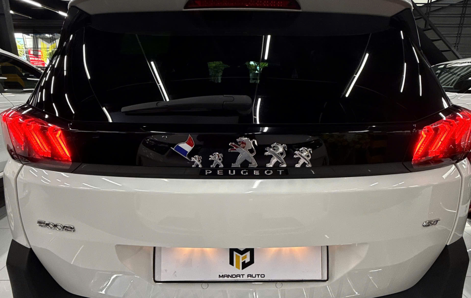 PEUGEOT 5008 - GT 1.6AT - 2024