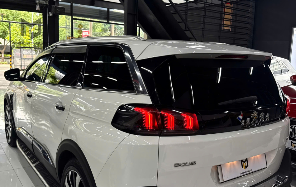 PEUGEOT 5008 - GT 1.6AT - 2024