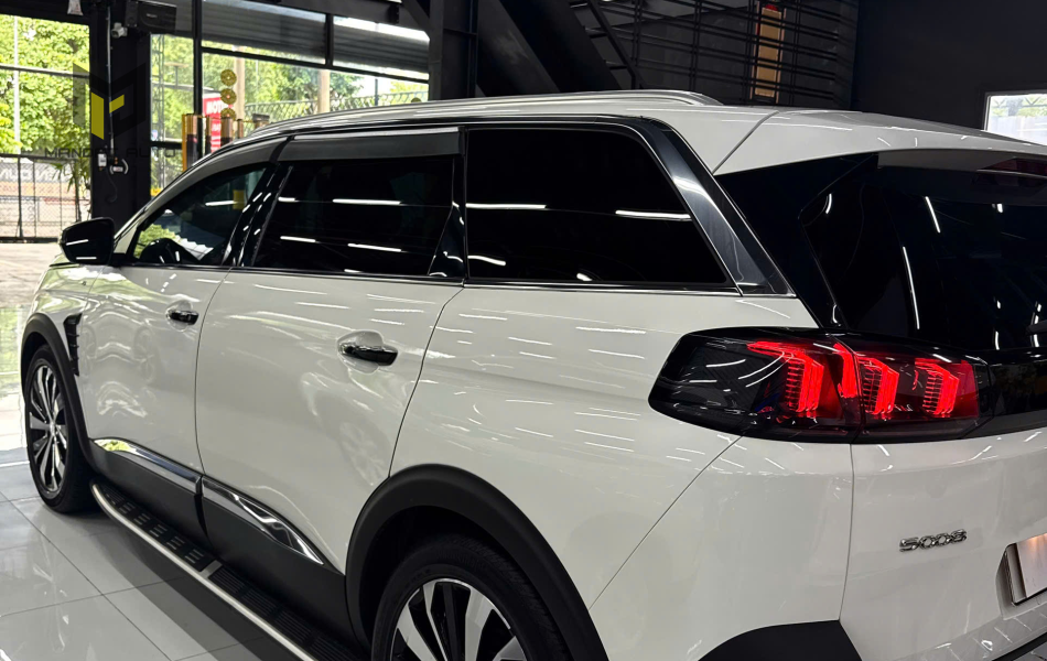 PEUGEOT 5008 - GT 1.6AT - 2024