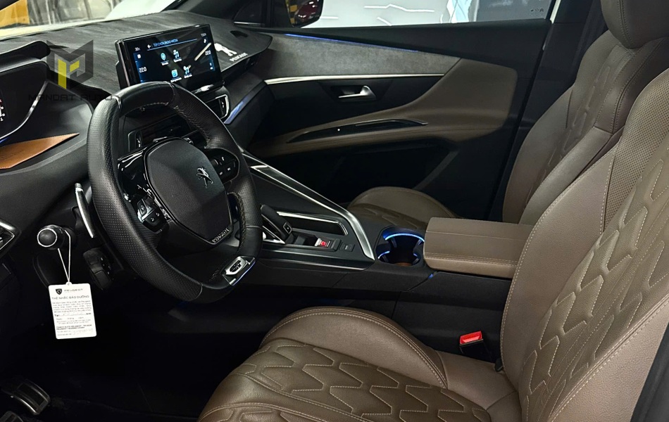PEUGEOT 5008 - GT 1.6AT - 2024