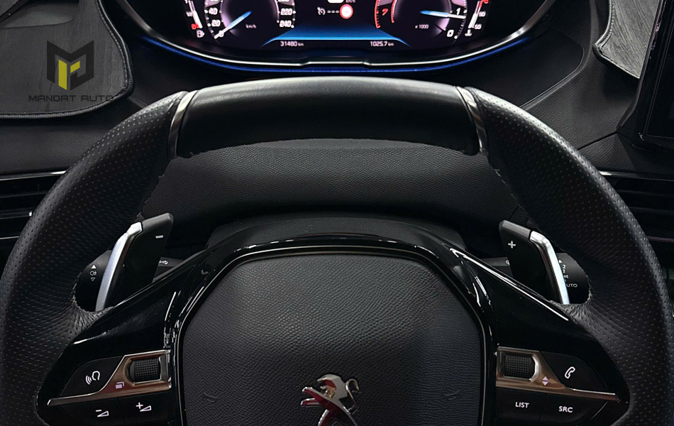 PEUGEOT 5008 - GT 1.6AT - 2024