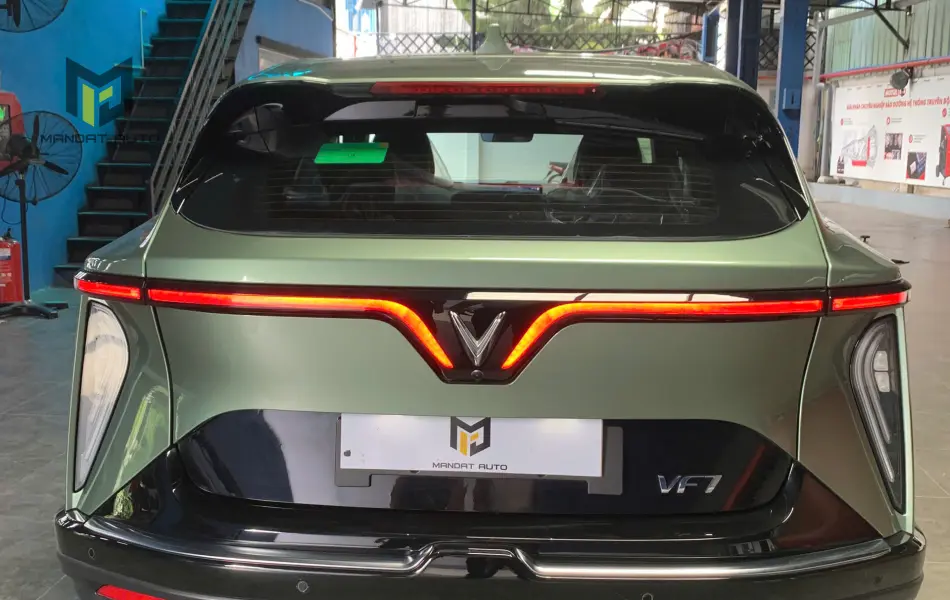 VINFAST VF7 - PLUS FWD - 2025