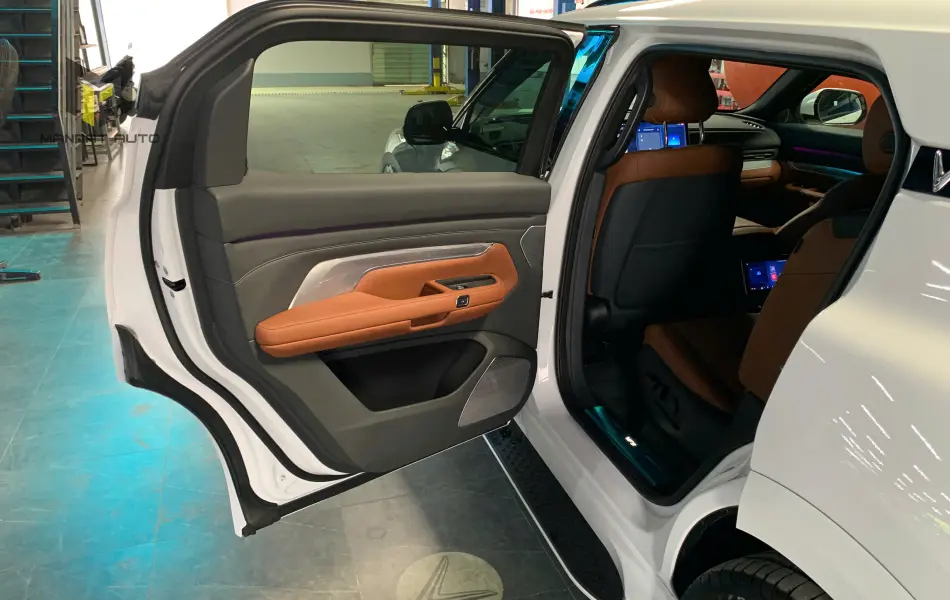 VINFAST VF9 - PLUS 6 GHẾ - 2025