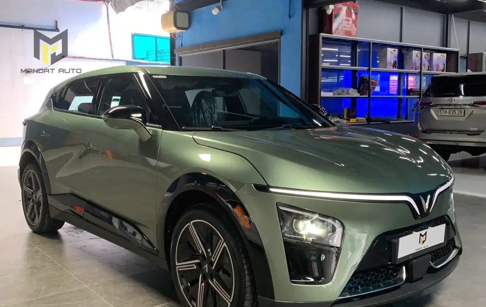VINFAST VF7 - PLUS FWD - 2025