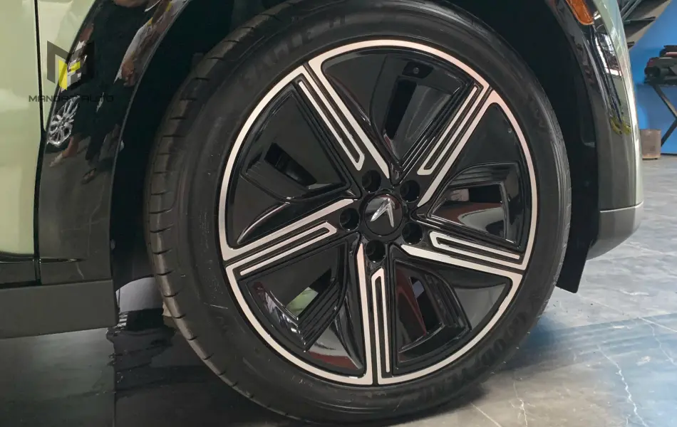 VINFAST VF7 - PLUS FWD - 2025