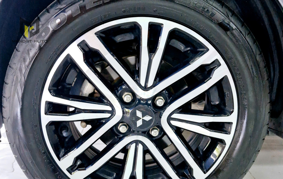 MITSUBISHI ATTRAGE 1.2AT Prenium 2021
